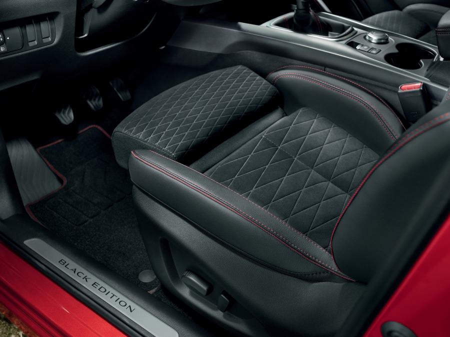 Интерьер Renault Kadjar Black Edition 2018 года  (WW) (фото 5 из 42)